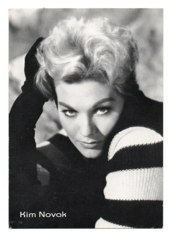 Postikortti Filmitähti  KIM NOVAK 1933-
