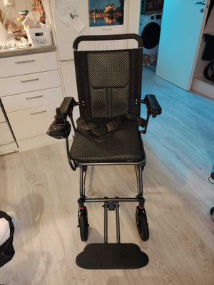 Easwe E10 kevytsähköpyörätuoli musta