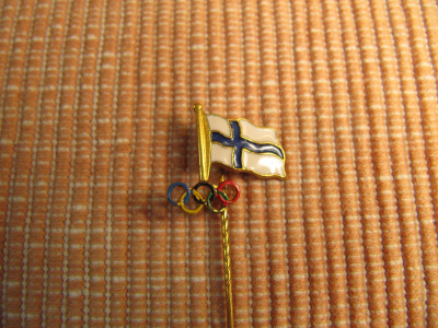 Rintaneula Olympiamerkit  ja Suomen lippu.