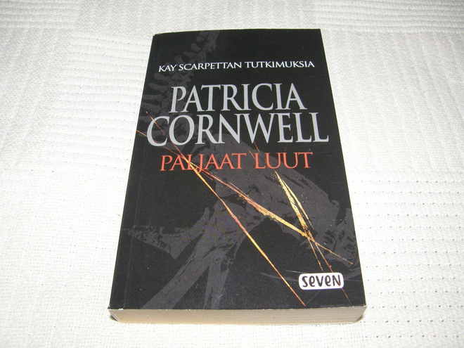 Patricia Cornwell Paljaat luut   -pok