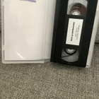 RISTI JA LINKKUVEITSI (CROSS AND THE SWICHBLADE) VHS - pikkukuva 3