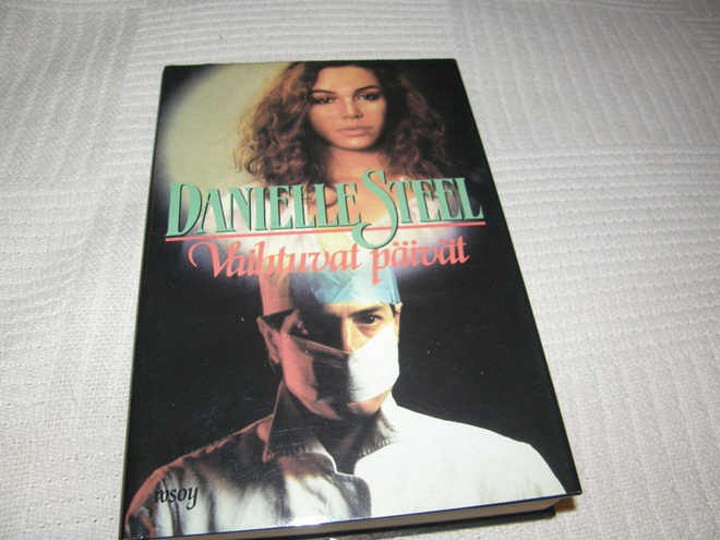 Danielle Steel Vaihtuvat päivät   -sid