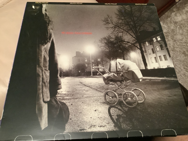 KELPO POJAT / YÖ UINUU, TUULI HYRÄILEE vinyl.