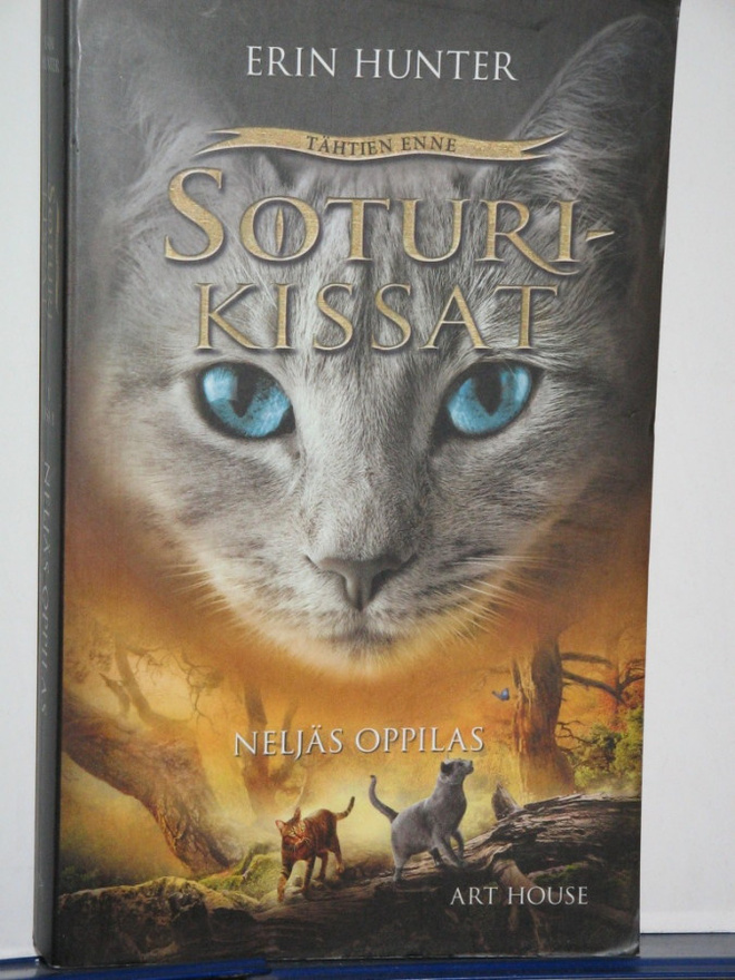 Erin Hunter : SOTURIKISSAT  NELJÄS OPPILAS