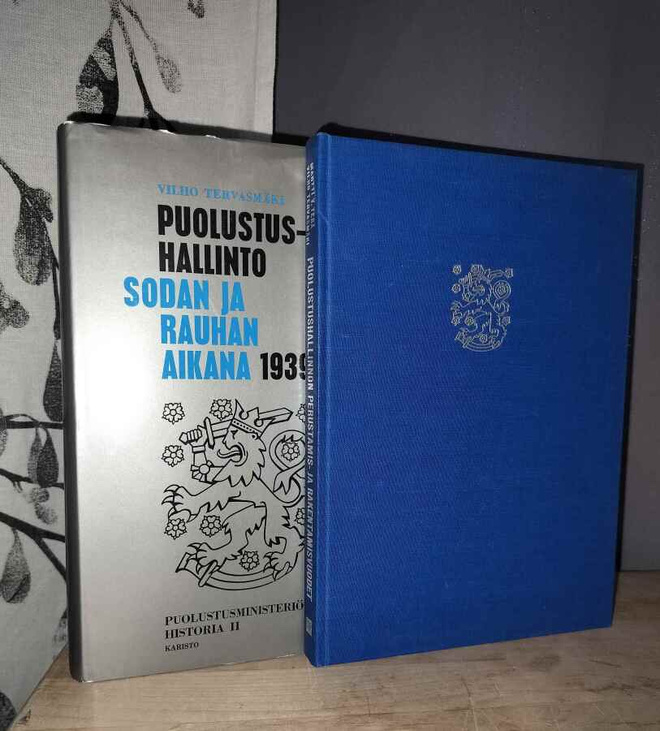 Puolustusministeriön historia I-II - Vilho Tervasmäki