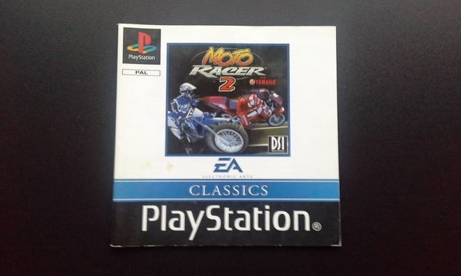 PS1: Moto Racer 2 pelin manuaali, ruotsi, englanti