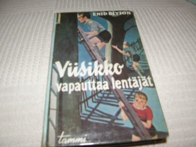 Enid Blyton Viisikko vapauttaa lentäjät