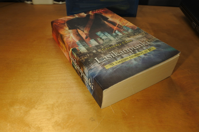 Cassandra Clare: Lasikaupunki, pokkari, hyvä