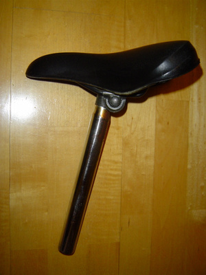 PYÖRÄN POLKUPYÖRÄN SATULA SELLE SMP + SATULATOLPPA