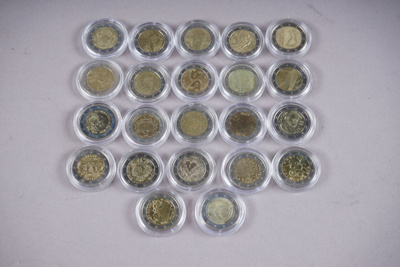 1148. 22kpl 2€ juhlarahoja, Suomi ja Eurooppa.