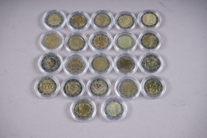 1148. 22kpl 2€ juhlarahoja, Suomi ja Eurooppa.