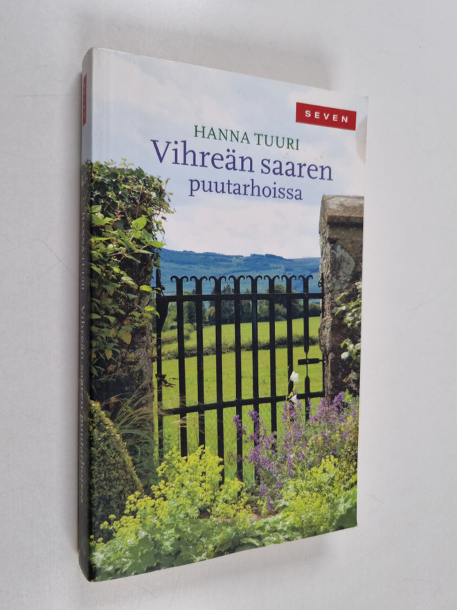 Hanna Tuuri : Vihreän saaren puutarhoissa
