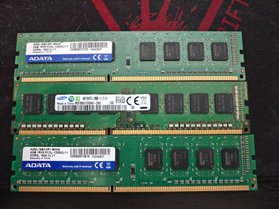 3 kpl muisteja 4GB 1rx8 pc3L 12800u samsung / adata