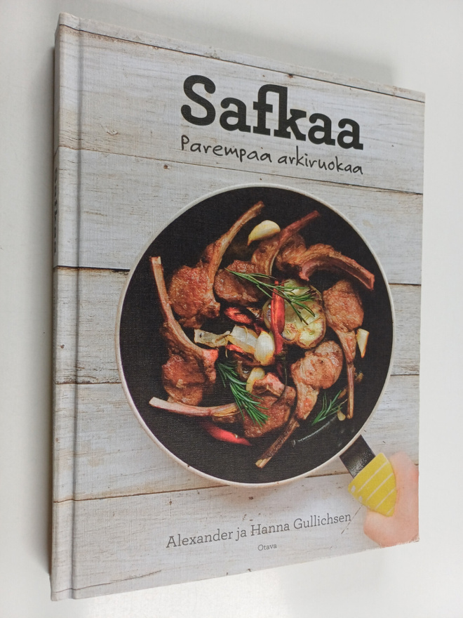 Hanna Gullichsen ym. : Safkaa : parempaa arkiruokaa (sign...