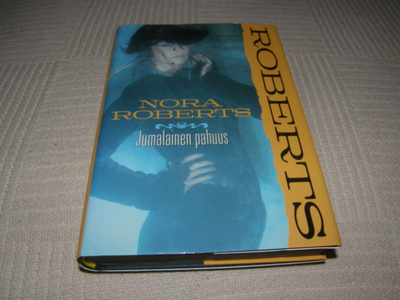 Nora Roberts Jumalainen pahuus -sid