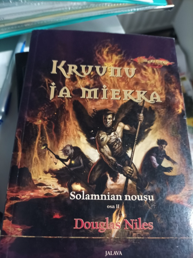 Douglas Niles Kruunu ja miekka