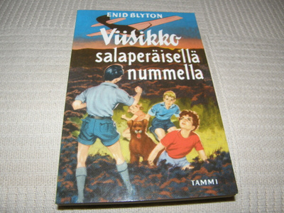 Enid Blyton Viisikko salaperäisellä nummella  -nid