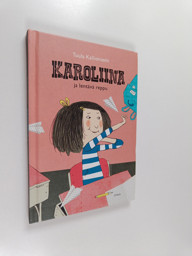 Tuula Kallioniemi : Karoliina ja lentävä reppu