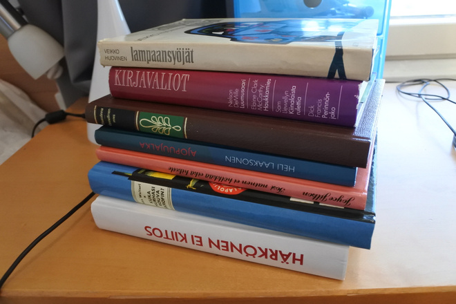 11 - sidottuja kirjoja 1€ kappale