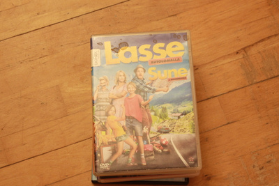 Lasse autolomalla Sune DVD