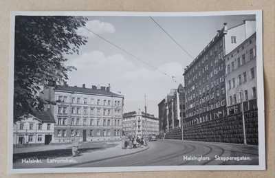 Helsinki, Laivurinkatu, lapsijoukko, auto, vanha vkpk, ei p.