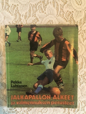 Jalkapallon alkeet ja valmennuksen perusteet. 1984.