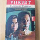 Emmanuel Carrere: Huviretki painajaisiin Valhe Viikset - pikkukuva 1