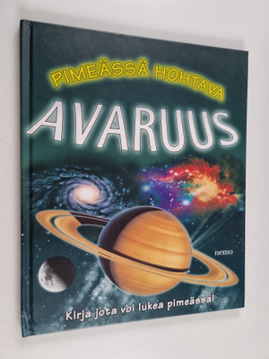 Nicholas Harris : Pimeässä hohtava avaruus