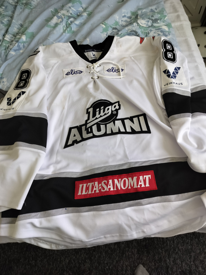 Liiga alumni paita