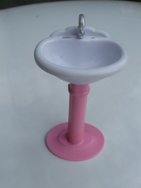 MATTEL BARBIE KYLPYHUONEKALUSTEITA