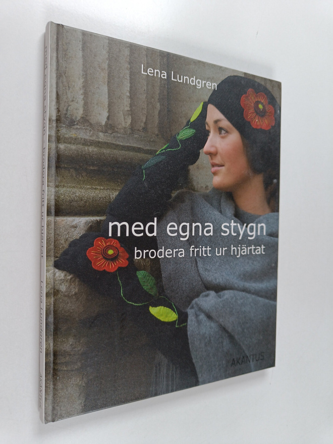 Lena Lundgren : Med egna stygn brodera fritt ur hjärtat