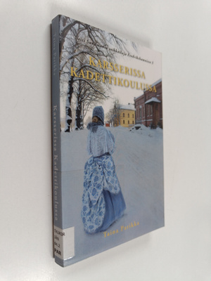 Taina Parikka : Karsserissa kadettikoulussa