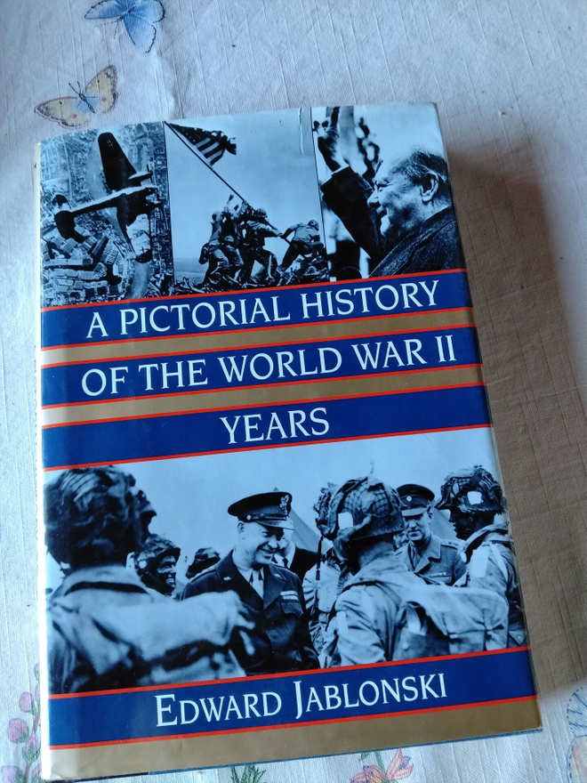 a pictorial history of the word war 2