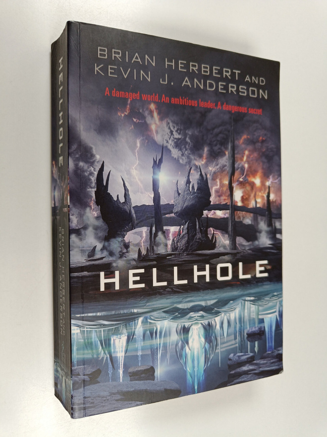 Brian Herbert : Hellhole