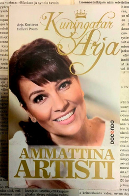 Koriseva; Pouta - Kuningatar Arja: Ammattina artisti (nid.)