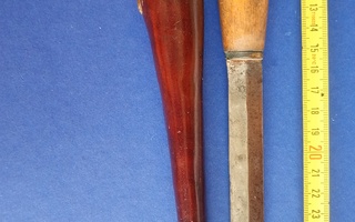 Puukko erikoinen