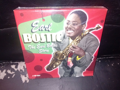 4 CD Earl Bostic : THE EARL BOSTIC STORY ( UUSI ) SIS POSTIK