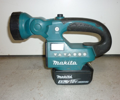 Makita työmaaradio / valaisin + akku 18V