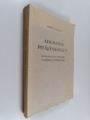 Erkki Lahdes : Ahlmanin pitäjänkoulut : kansakoulun edelt...