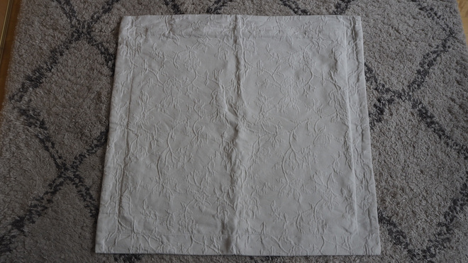 ISO SISUSTUSTYYNYNPÄÄLLINEN, valk., 61 x 59 cm, vetoketjulla