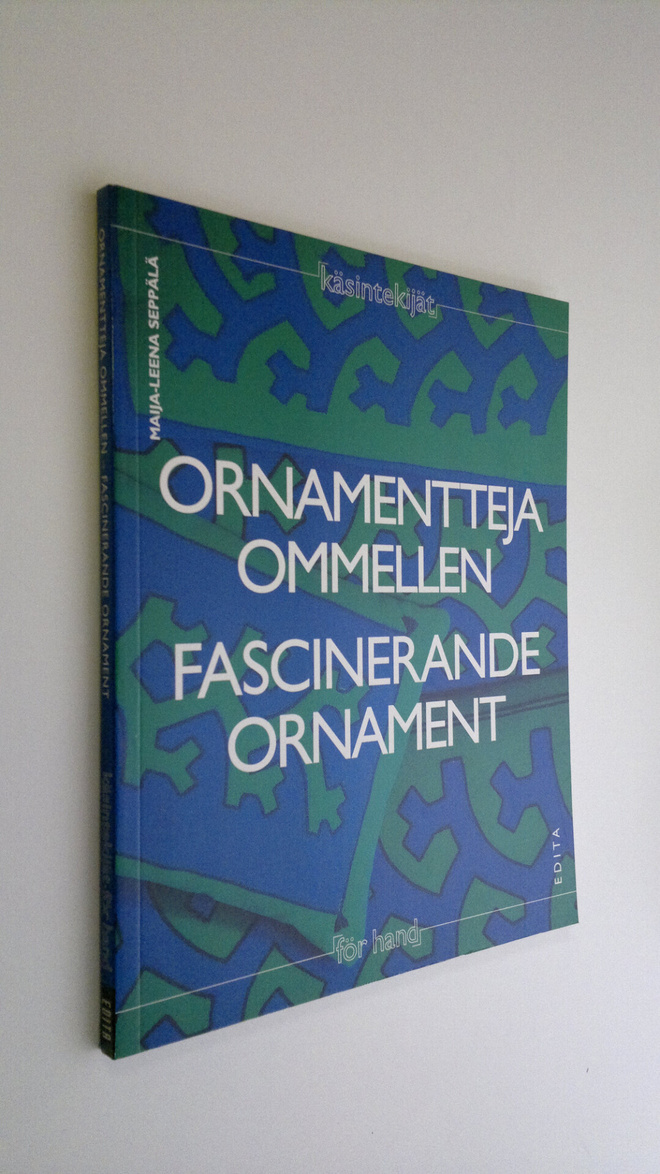 Maija-Leena Seppälä : Ornamentteja ommellen : päällikeomp...