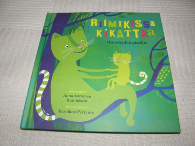 Riimikissa kikattaa Runohetkiä pienille