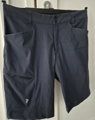Miesten mustat Peak Performance Shortsit - koko L