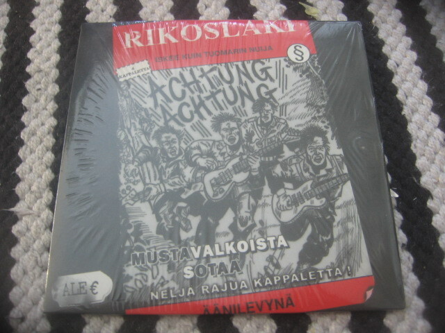 Rikoslaki - Mustavalkoista sotaa (cds)