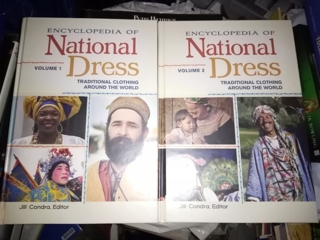 ENCYCLOPEDIA OF NATIONAL DRESS ( SIS POSTIKULU)