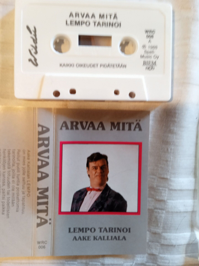C- KASETTI: AAKE KALLILA : ARVAA MITÄ LEMPO TARINOI