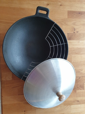 Valurautainen paella-/wok-pannu