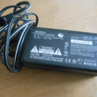 Sony alkuperäinen laturi AC-L10B, Out 8,4V, 1,5A. - pikkukuva 1