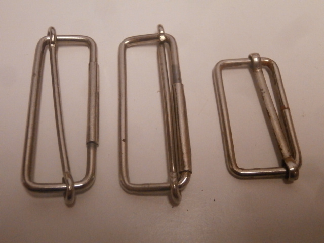 VYÖNSOLJET  1. 3 KPL VANHOJA METALLISOLKIA