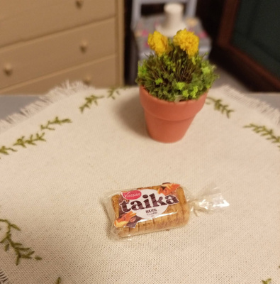 Nukkekoti miniatyyri paahtoleipä 1:12